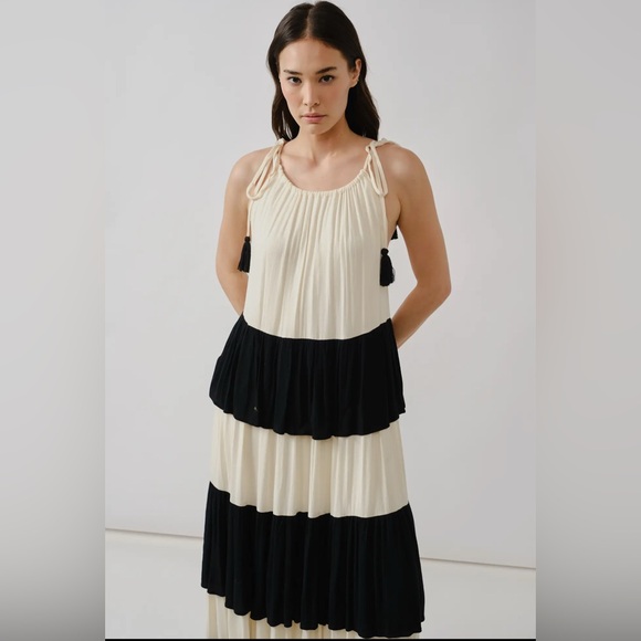 Aaron & Amber
Color Blocked Tier Maxi Dress - Picture 6 of 10